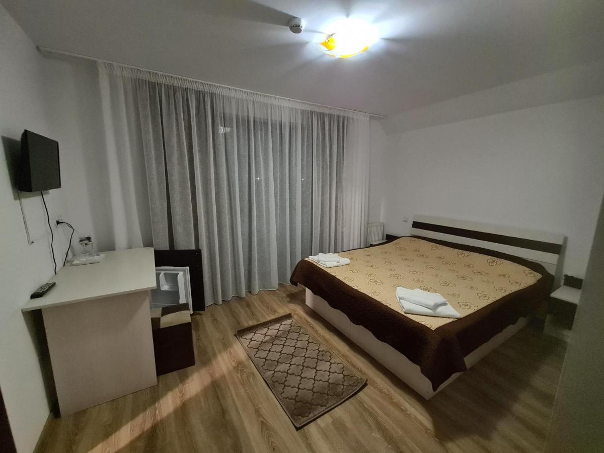Candy Pensiune&Restaurant Dumbrava Roşie Dış mekan fotoğraf